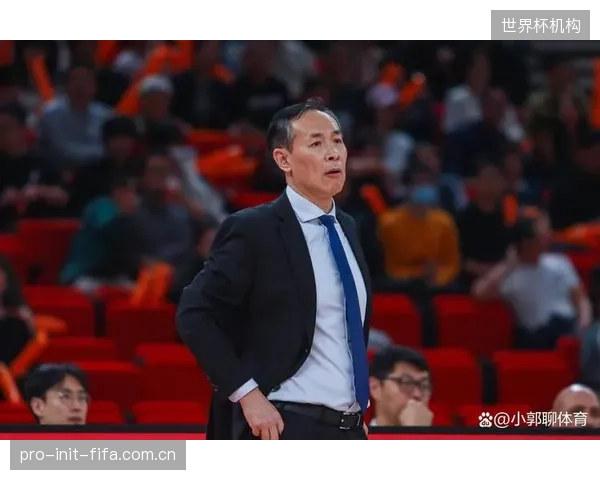 卢伟与许利民的内线战术博弈，两大防守核心的对位将直接影响系列赛走向。